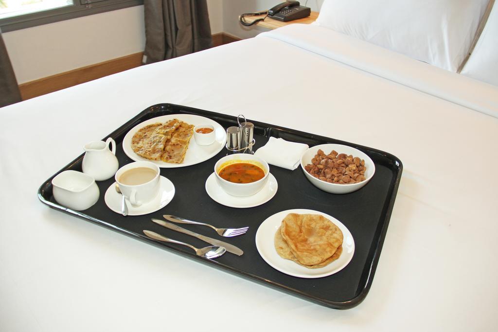 Oyo 460 Hotel Ivory Residency Колката Екстериор снимка