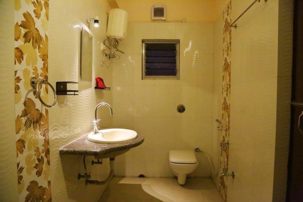 Oyo 460 Hotel Ivory Residency Колката Екстериор снимка