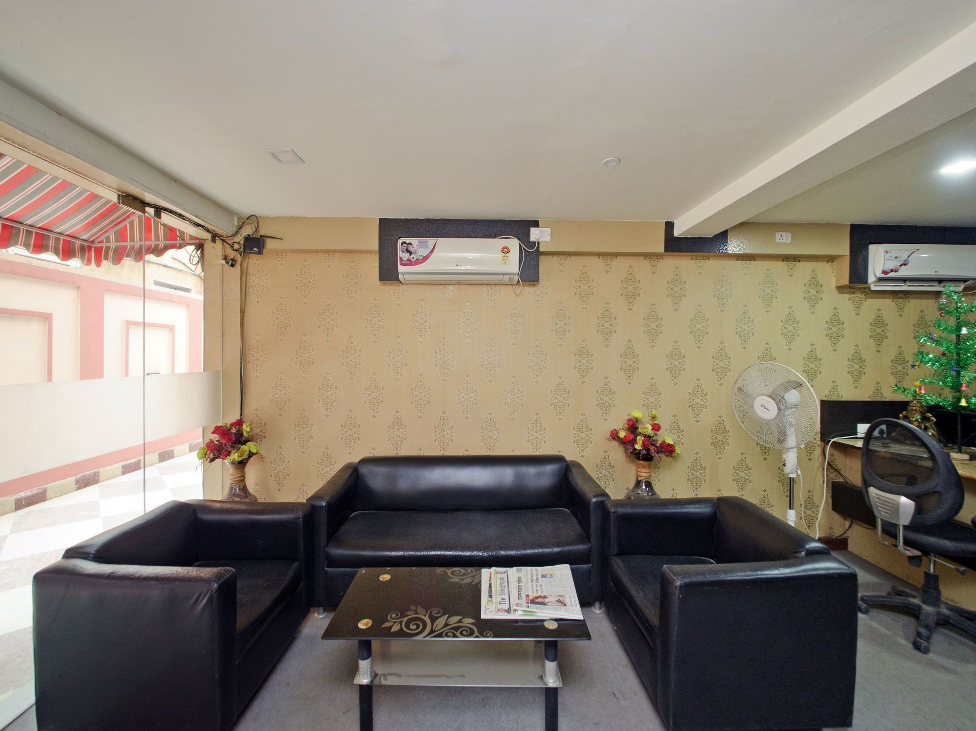 Oyo 460 Hotel Ivory Residency Колката Екстериор снимка